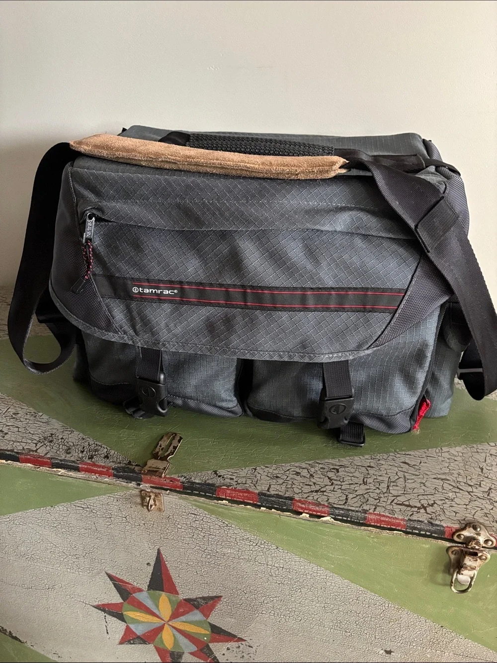 Tamrac Pro Camera Equipment Bag Adjustable Interior Travel Photography 17x11x10